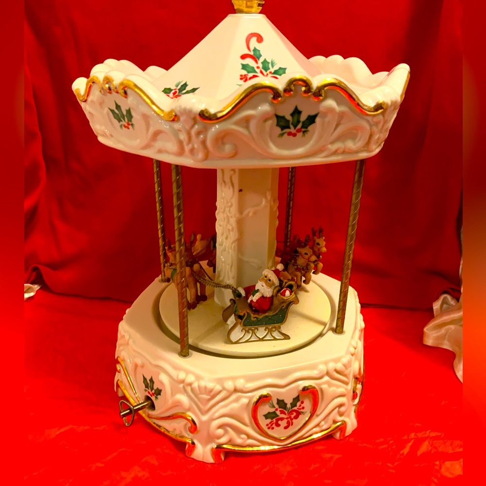 CHRISTMAS SANTA SLEIGH CAROUSEL by international silver company